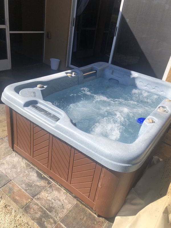 Hot tub/ spa for Sale in West Palm Beach, FL - OfferUp hot tubs for sale st louis