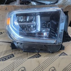 2020, 2021 Toyota Tundra Passenger Headlight 