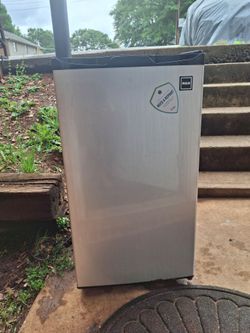 RCA mini Fridge with freezer