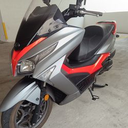 Kymco Scooter 300 CC X town  Motorcycle 300cc!