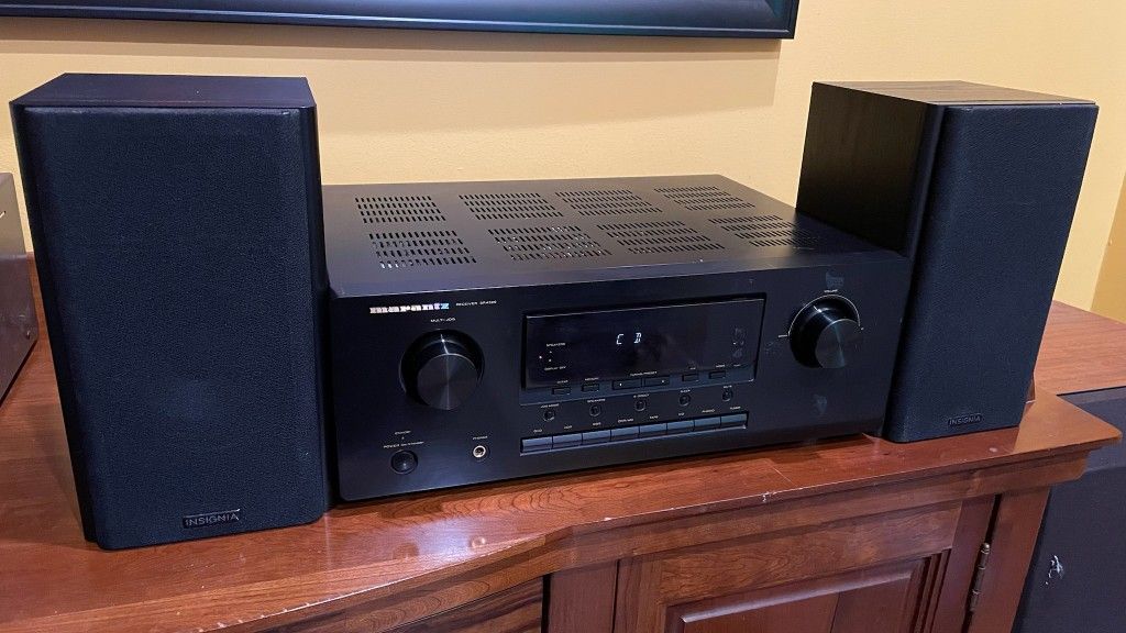 Marantz Stereo Receiver With Insignia Speakers 