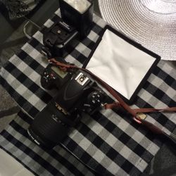 Nikon D800E Digital SLR w/Nikon AF-S DX 55-200mm f/4-5.6G