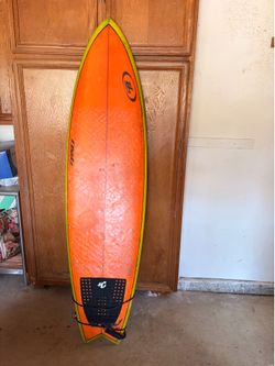 Surfboard, 6’ 10” fish