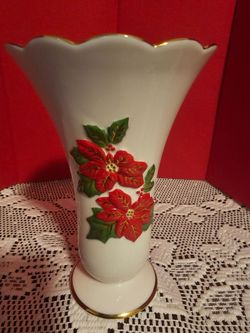 $10.00 - Christmas Franklin Mint "Rosetta" Vase - Dainty & Elegant!