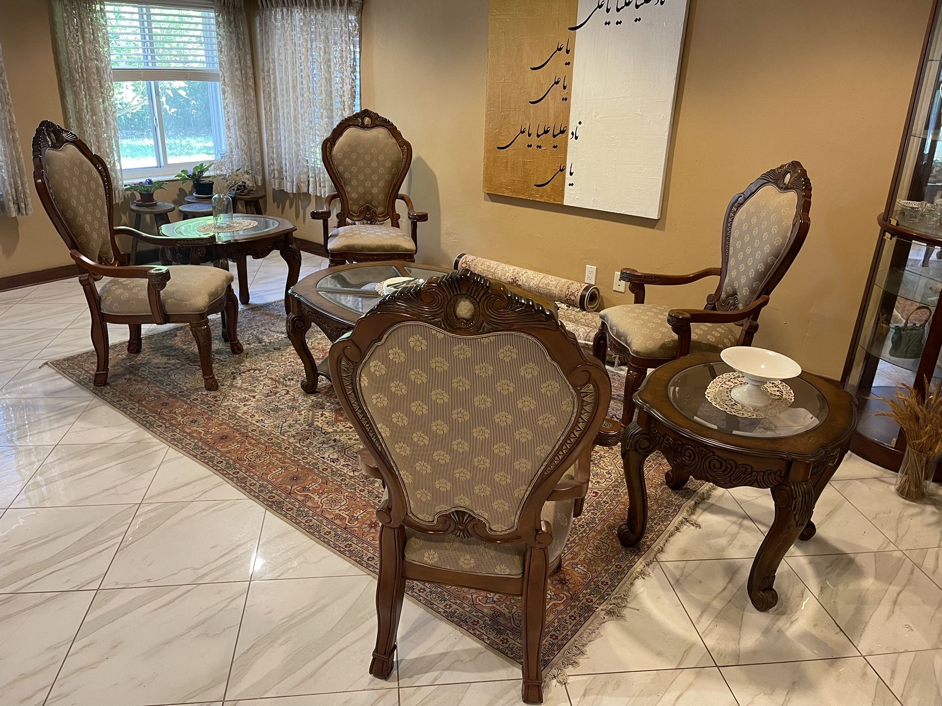 Antique Looking Table With 4 Chairs. 