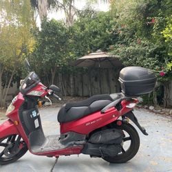 2013 SYM HD 200 scooter, runs, needs work, lots of storage, must sell this week - $700 OBO (Palm Springs)