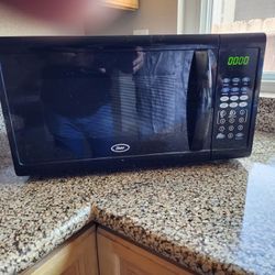 Oster Microwave Oven. for Sale in Long Beach, CA - OfferUp