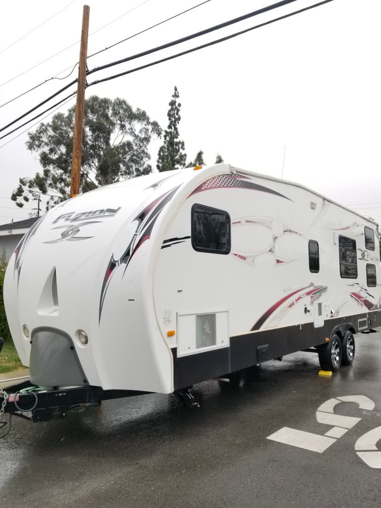 2010 Fuzion By Keystone toy hauler FZ290