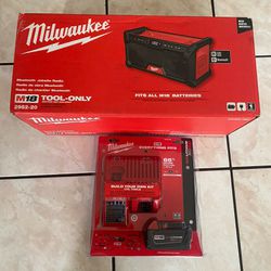 Milwaukee M18 18V Lithium-Ion Cordless Jobsite Radio With Battery 5.0 And Charger