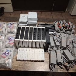 Nintendo Wiis With Tons Of Games