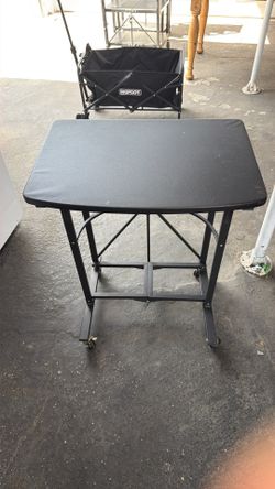 Foldable desk