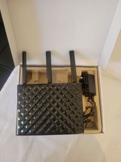 Tenda Smart Dual-Band Gigabit Wireless Router.