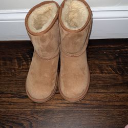 Uggs Size 3 Youth