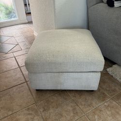 Storage ottoman 
