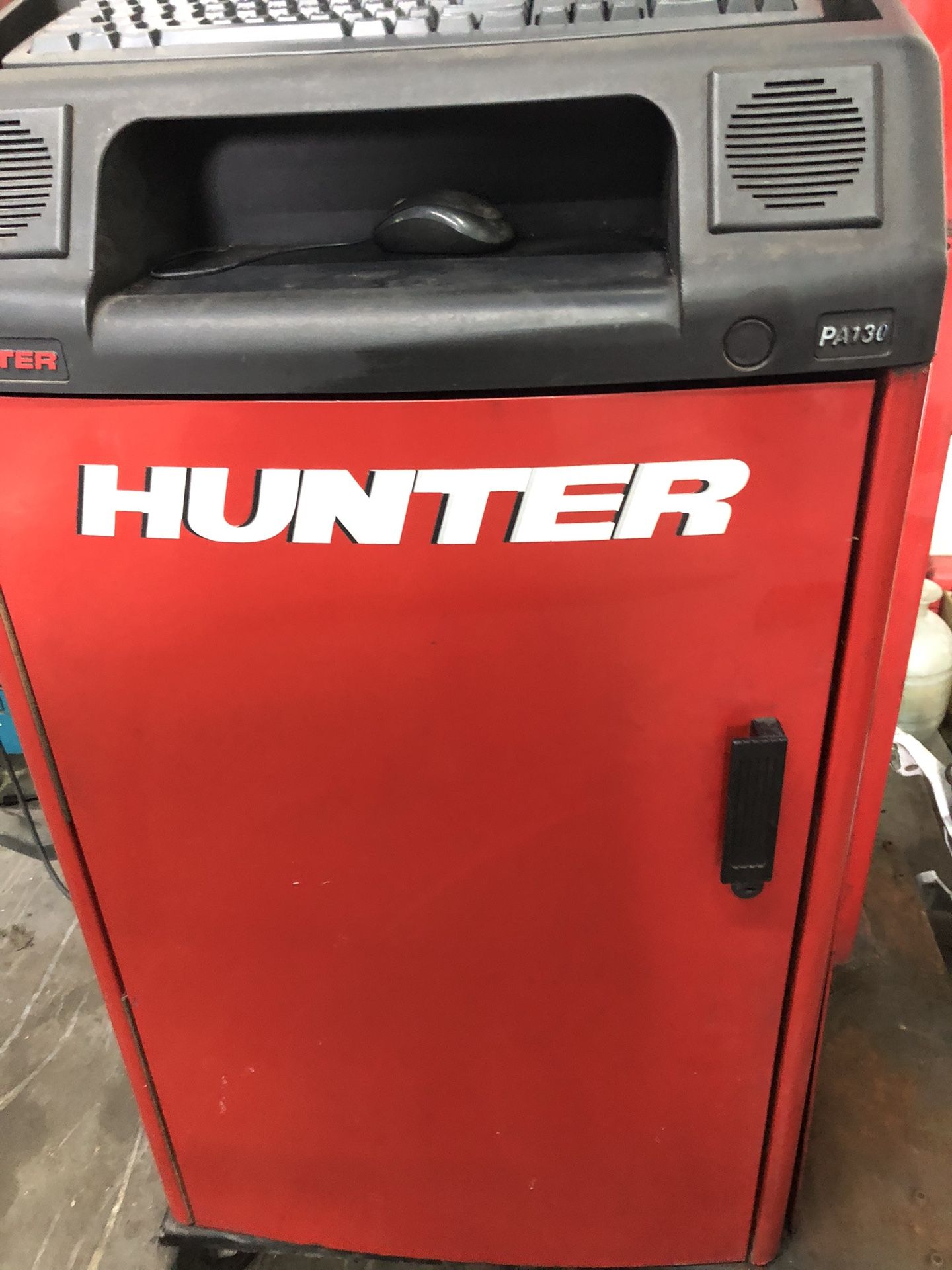 Alignment Machine Hunter PA 130 And Lyft Challenger