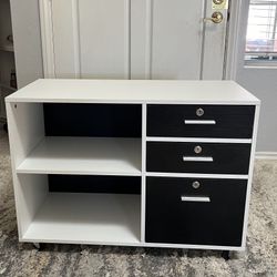 File Cabinet  With Keys 🔺Good Condition 🔺