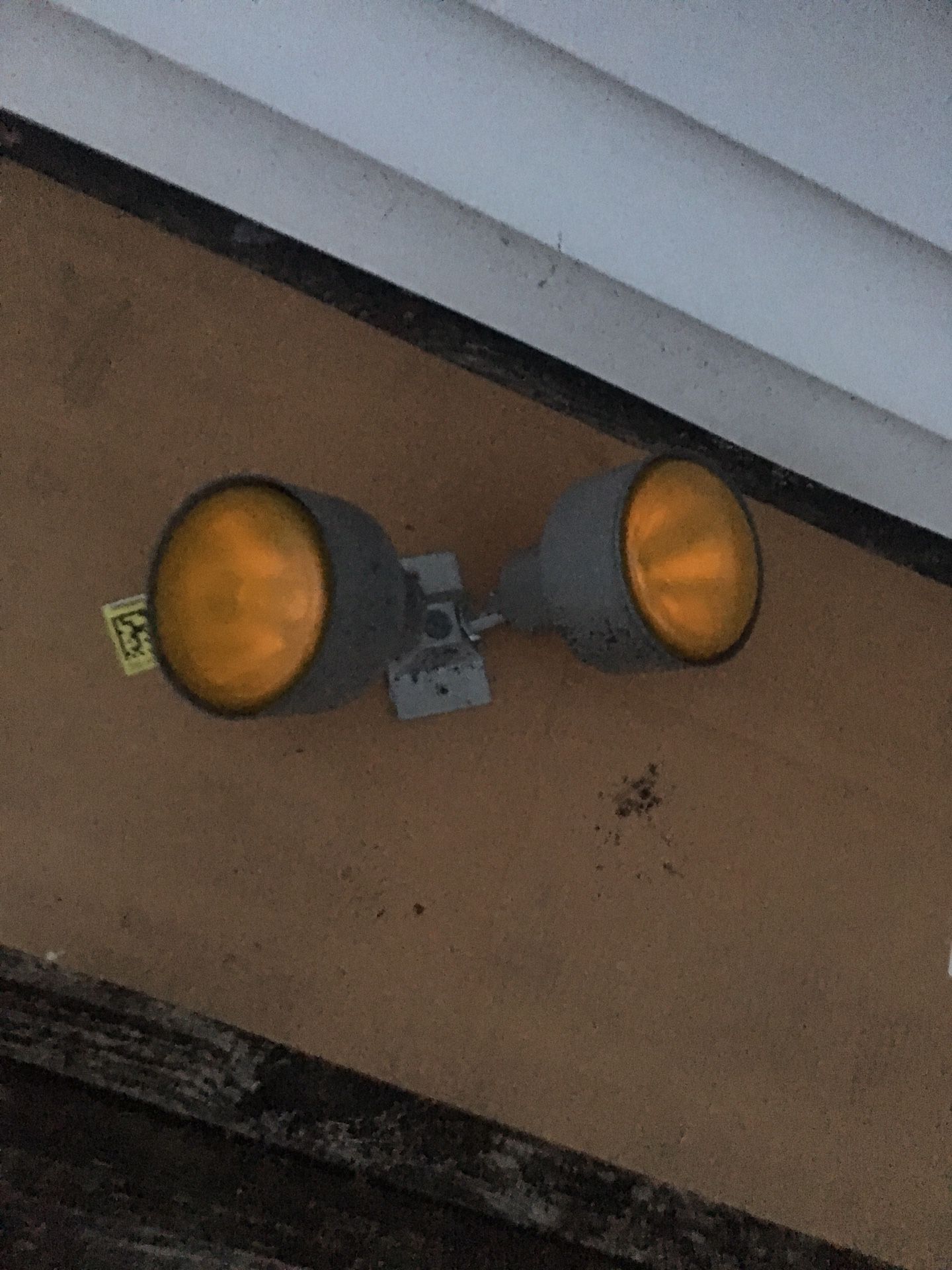 Outdoor lamp light fixture - bulbs work