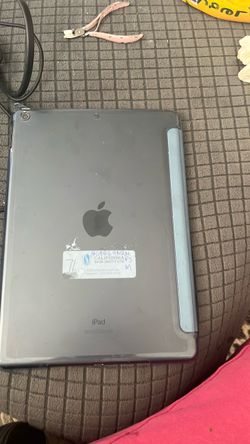iPad 7th generation 32gb *locked**