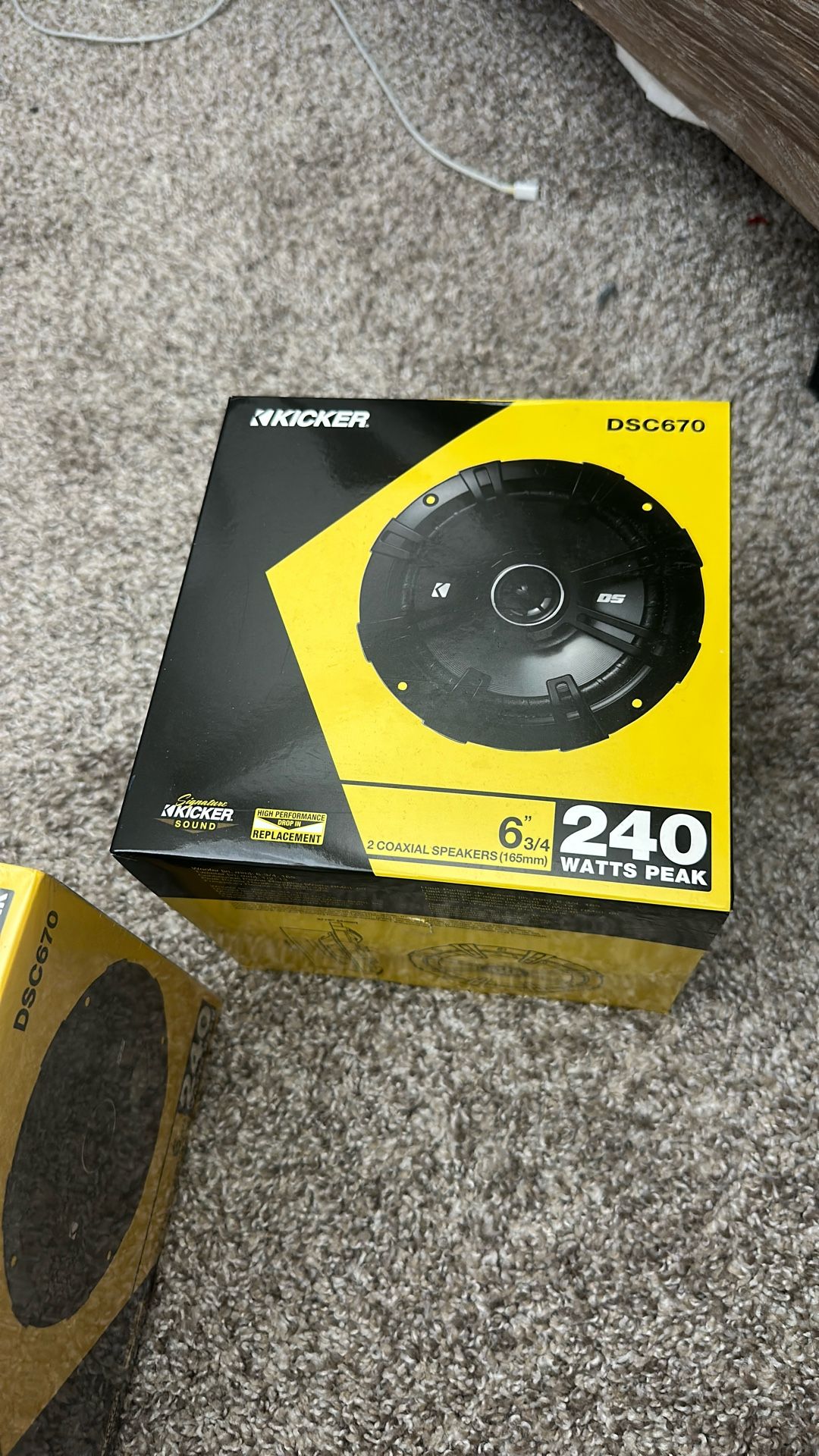 KICKER SPEAKERS WITH FOUR ADAPTERS