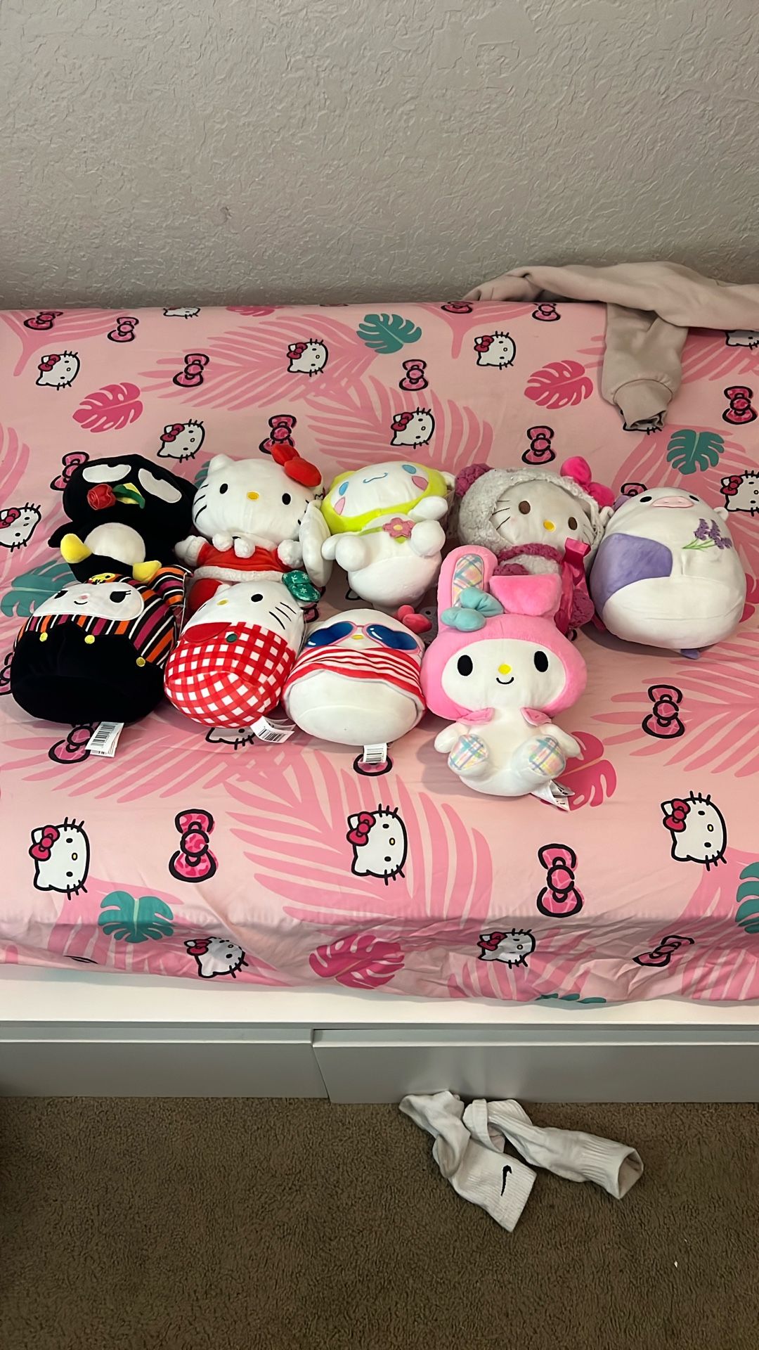 Hello kitty stuffed animals lot.