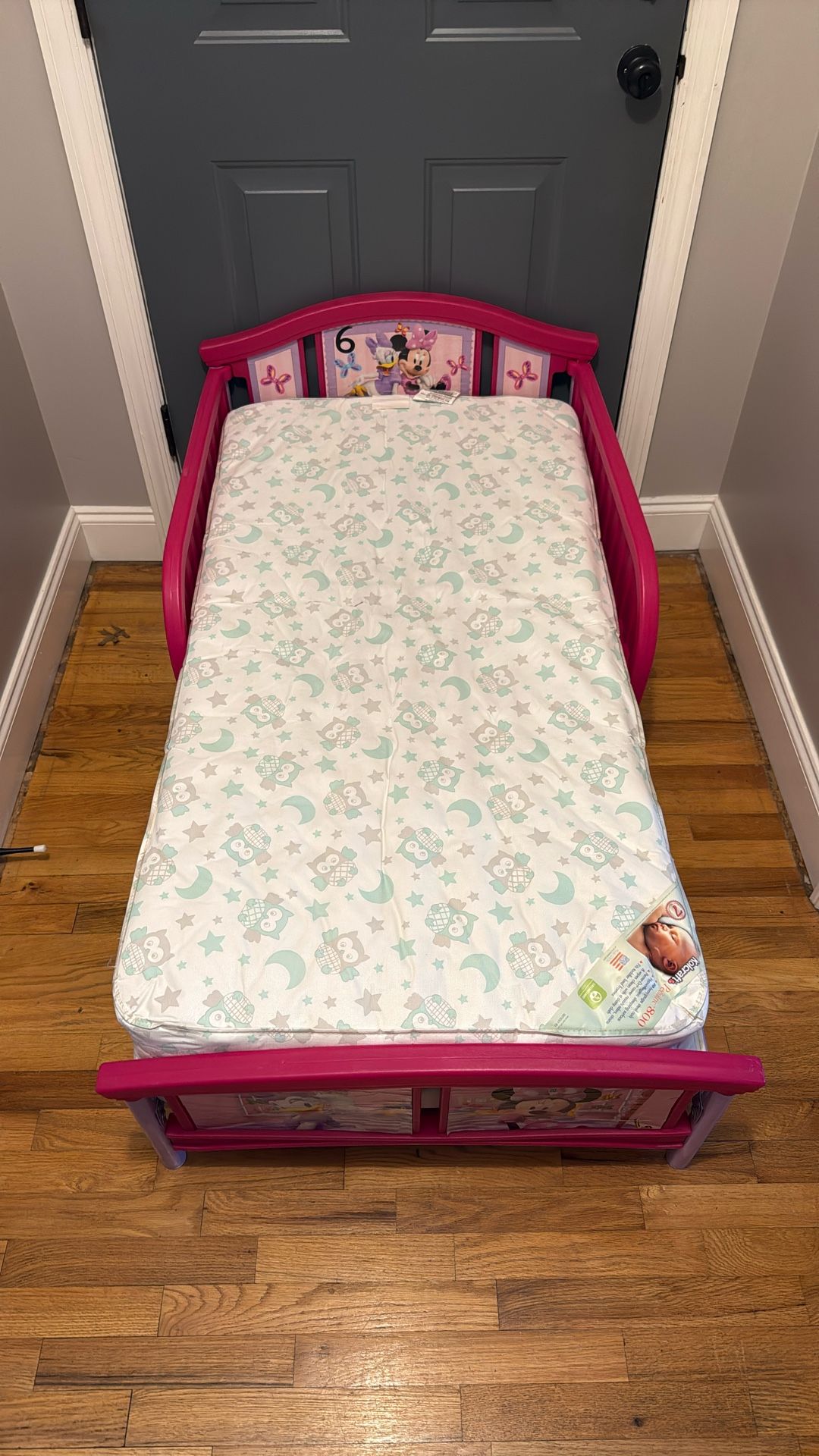 Toddler Minnie Mouse Bed / With A Twin Mattress