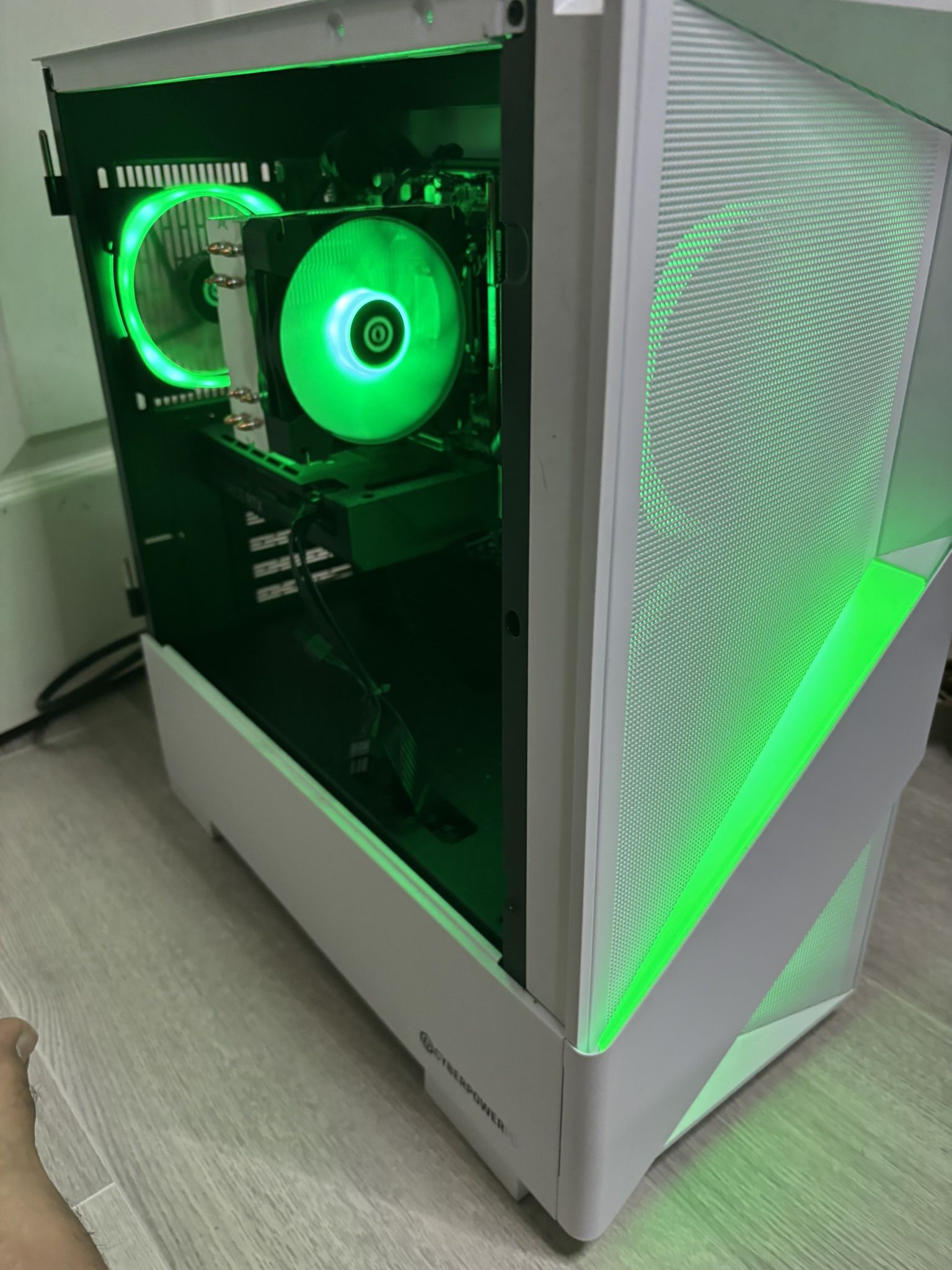 Ryzen 7 9700x + 4060 Ti Gaming PC