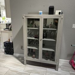 Wood Hutch/ Curio Cabinet