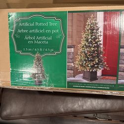 Lighted Christmas Tree 4.5 Feet