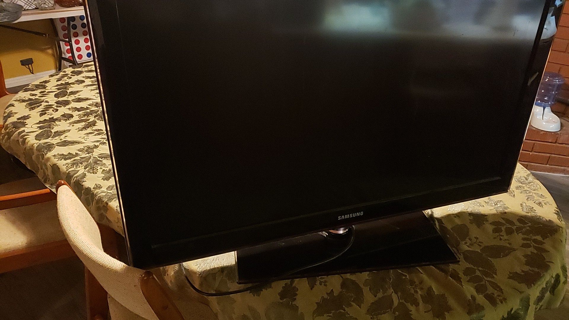 Samsung 40 inch TV model LN40C550J1F