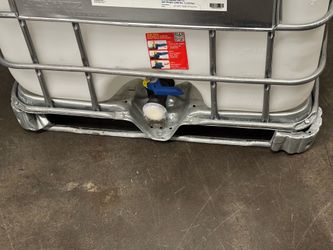 275 Gallon tote with metal pallet
