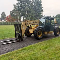2010 Gehl DL11-44 Telehandler - 11,000LB Lift - 44FT Lift- 4,105 Hours