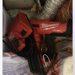 Milwaukee Cordless Framing Nail Gun 