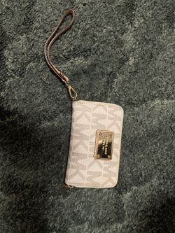 Michael Kors wristlet