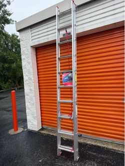 D1100-2 20-ft (19-ft Reach Height) Aluminum Type 3 - 200 Ibs. Load Capacity Extension Ladder
