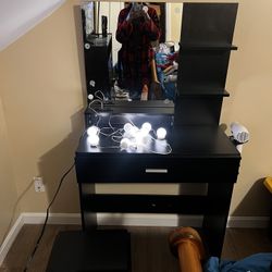 Vanity Set With Chair 