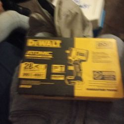 DeWalt Atomics 