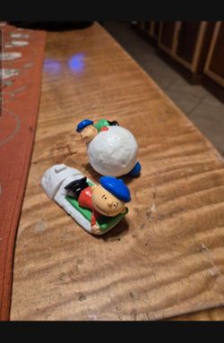 Peanuts Holiday Toy Charlie Brown on Sleigh 2005 Carls Jr