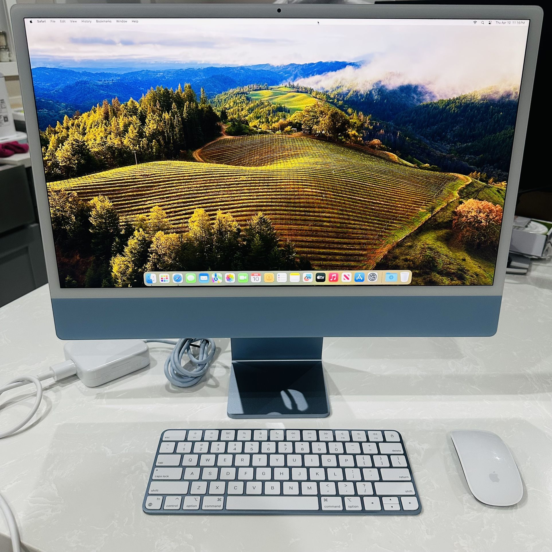 Apple - iMac 24" All-in-One - M3 chip 10-Core - 8GB Memory - 256GB - Blue