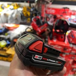 MILWAUKEE M18 BATTERY 