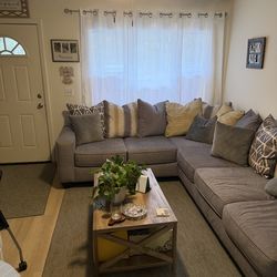 Rooms to go sofa set