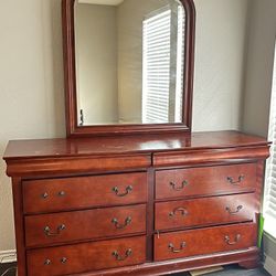 8 Drawer Cherry Wood Dresser with Mirror