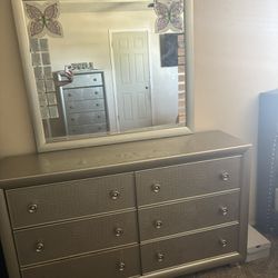Dresser Set  With Mirror 