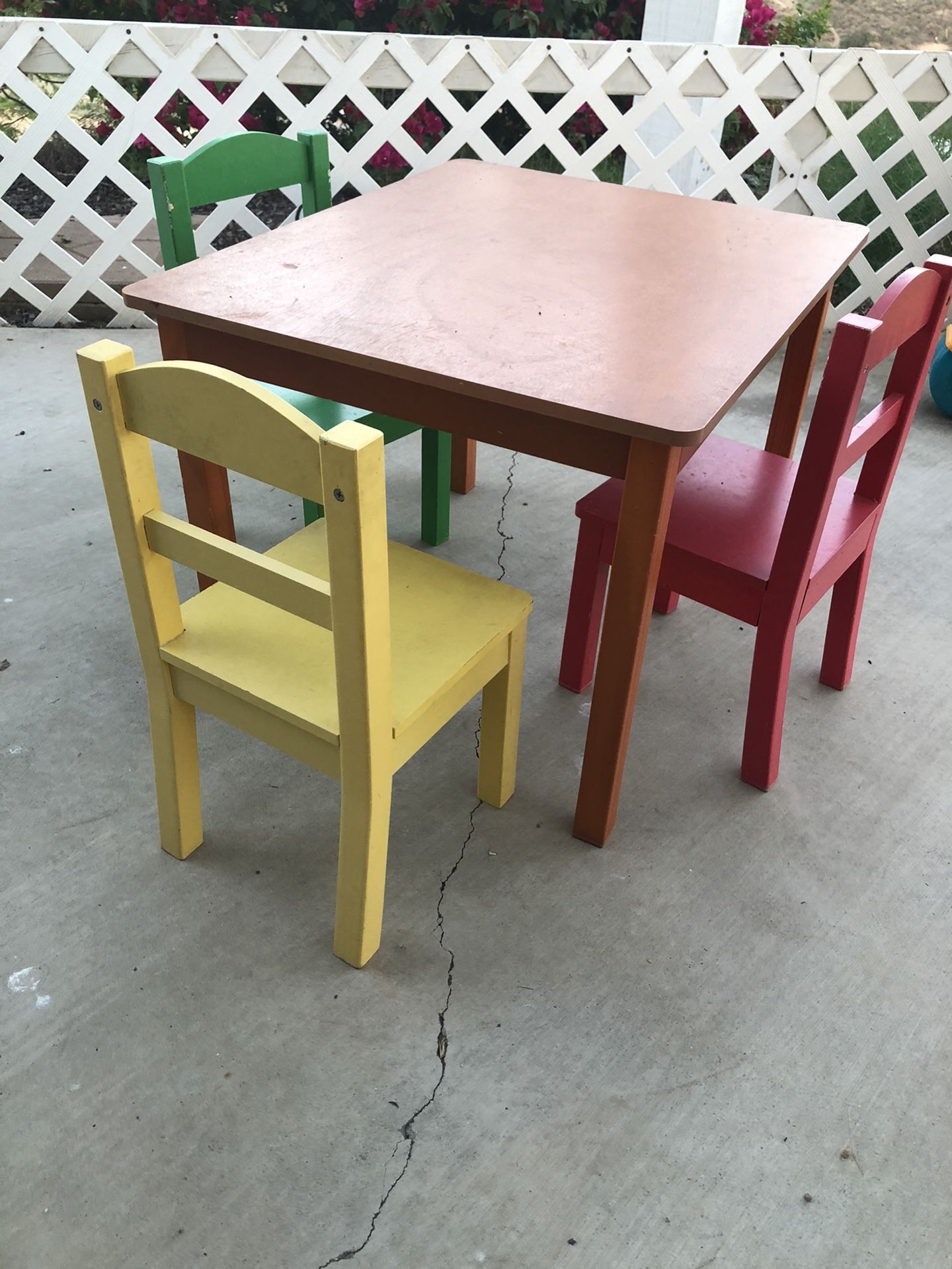 Kids Little Table with three chairs
