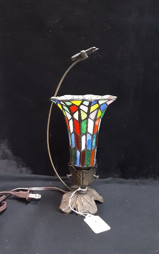 Vintage Tiffany Style Stained Glass Table Lamp- Located In Shelton 