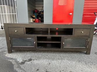 Large Legends Furniture TV Stand / Entertainment Center