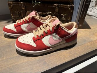 Women’s Nike Valentine Dunks   Women’s Size 7
