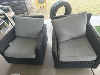 Patio swivel chairs