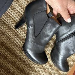 Brand New Sofft Black Leather Booties Size 9.5