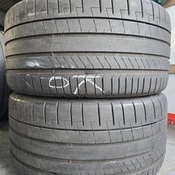 (2) 325 30 23 Pirelli Alpina Xb7 Tires 