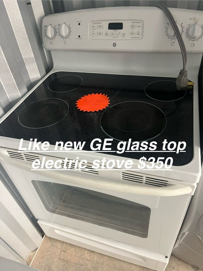 Like New GE Glass Top Electric Stove